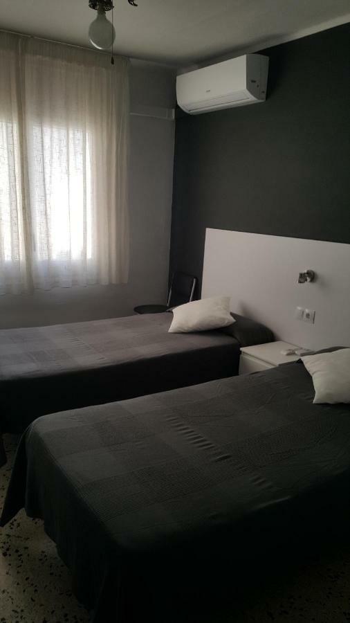 Hostal Can Joanet Cambrils Exterior foto